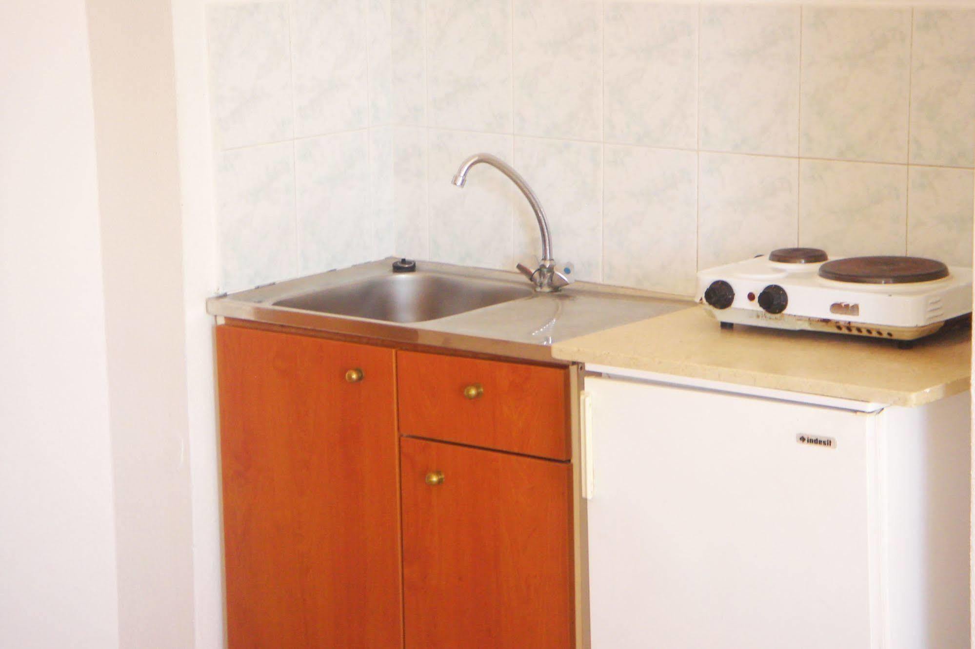 Butterfly Studios, Aparthotel